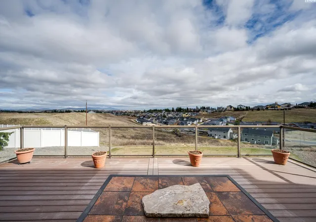 Homes for sale in Pullman, WA | 810 Sw Windy Point Court, Pullman, WA 99163 | MLS# 291196