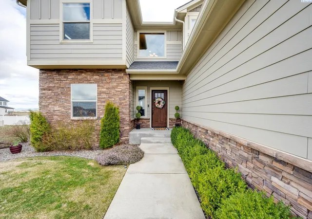 Homes for sale in Pullman, WA | 810 Sw Windy Point Court, Pullman, WA 99163 | MLS# 291196