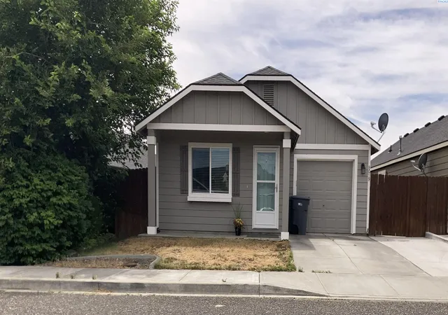 Homes for sale in Kennewick, WA | 8019 W 6th Ave, Kennewick, WA 99336 | MLS# 294372