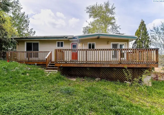 Homes for sale in Pullman, WA | 1280 Ne Hillside Dr, Pullman, WA 99163 | MLS# 292591