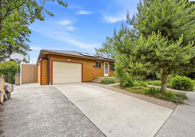 Homes for sale in Pullman, WA | 1315 Douglas Dr, Pullman, WA 99163 | MLS# 293606
