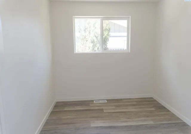 Photo 3 of Single family home for sale at 5015 W 6th Place, Kennewick, WA 99336 | MLS# 292725 | Listing updated on 2026-09-11
