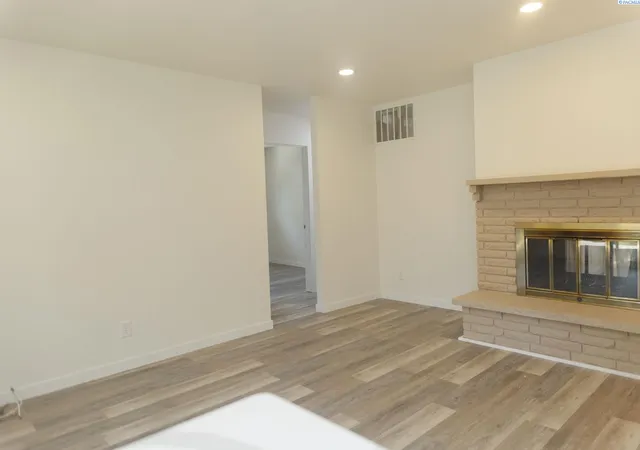 Photo 4 of Single family home for sale at 5015 W 6th Place, Kennewick, WA 99336 | MLS# 292725 | Listing updated on 2026-09-11