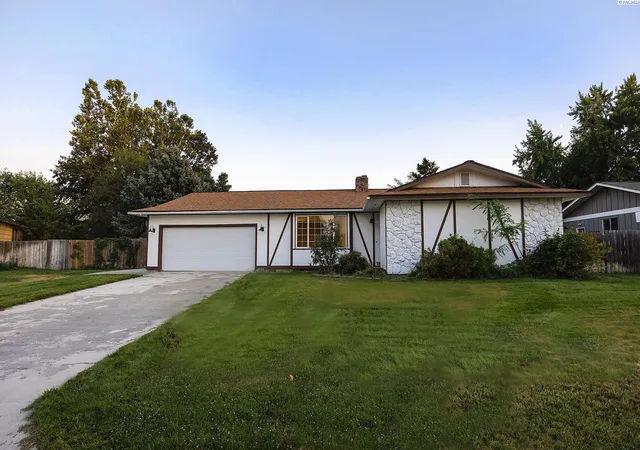 Photo 1 of Single family home for sale at 5015 W 6th Place, Kennewick, WA 99336 | MLS# 292725 | Listing updated on 2026-09-11