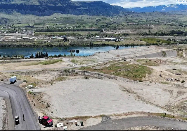 1st image of 102 S Valiant Dr, East Wenatchee, WA 98802 | MLS# 293467