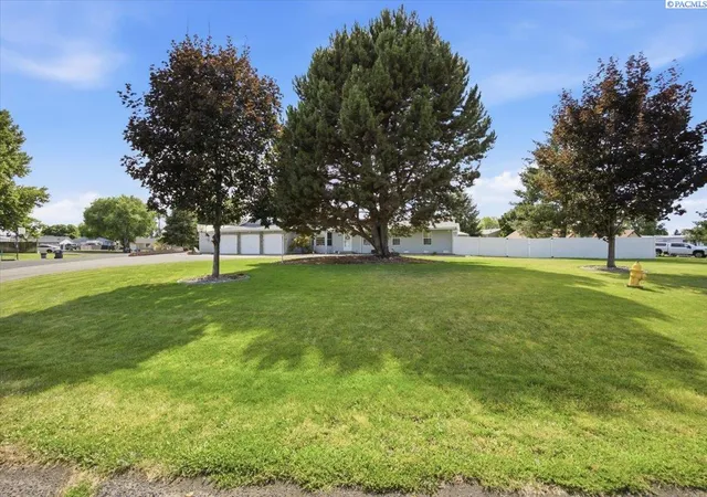 Homes for sale in Burbank, WA | 162 Jill Marie St, Burbank, WA 99323 | MLS# 294218