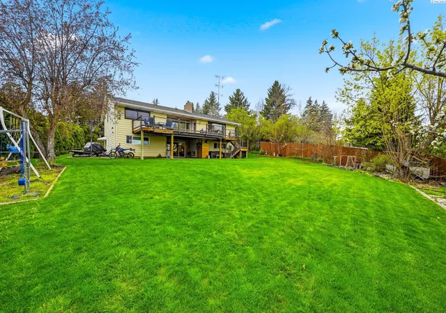 Homes for sale in Pullman, WA | 930 Sw Fountain St, Pullman, WA 99163 | MLS# 292090