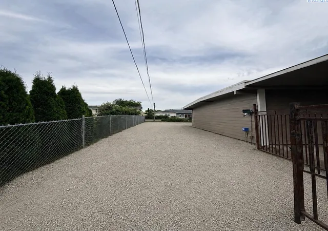 Homes for sale in Kennewick, WA | 1312 S Hawthorne, Kennewick, WA 99337 | MLS# 294187