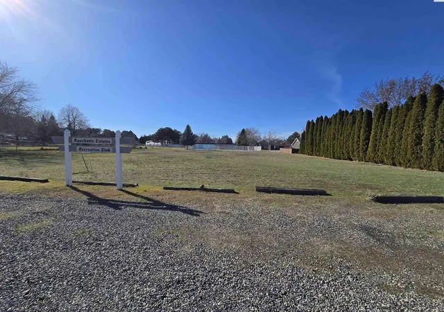 Photo 1 of Sale Pending at 800 S Jefferson, Kennewick, WA 99336 | MLS# 282020 | Listing updated on 2026-09-08