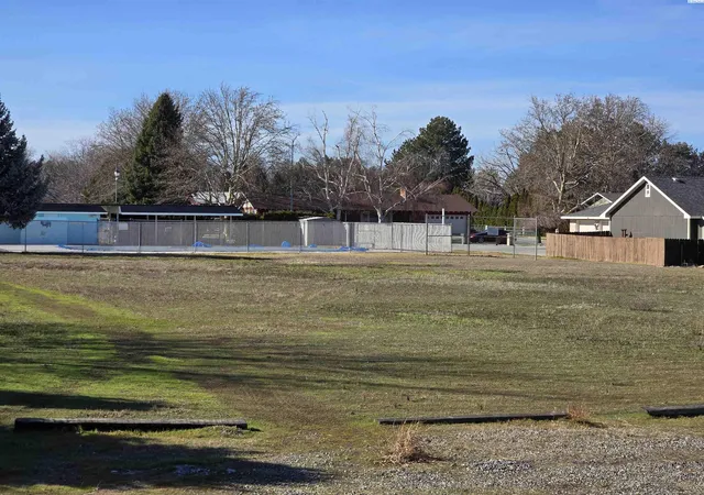 Photo 3 of Sale Pending at 800 S Jefferson, Kennewick, WA 99336 | MLS# 282020 | Listing updated on 2026-09-08