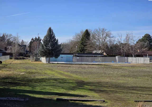 Photo 4 of Sale Pending at 800 S Jefferson, Kennewick, WA 99336 | MLS# 282020 | Listing updated on 2026-09-08