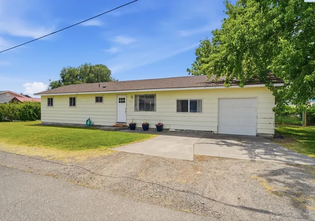Homes for sale in West Richland, WA | 3701 Grant Loop, West Richland, WA 99353 | MLS# 294068