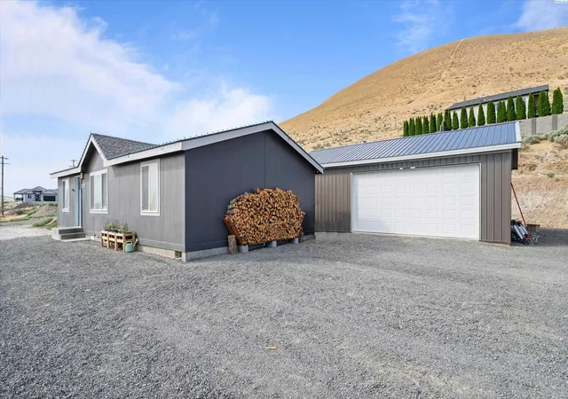 Homes for sale in Benton City, WA | 36005 E Red Mountain Rd, Benton City, WA 99320 | MLS# 294543