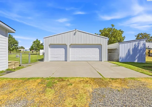 3rd image of 2719 Rd 64, Pasco, WA 99301 | MLS# 294401