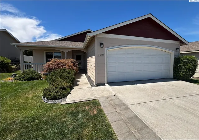 Homes for sale in Richland, WA | 1691 Cactus Loop, Richland, WA 99352 | MLS# 291088