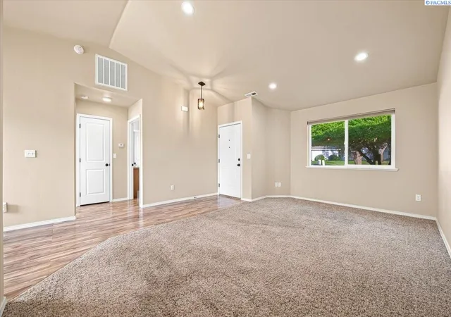 Photo 2 of Single family home for sale at 3212 S Huntington St, Kennewick, WA 99337 | MLS# 295723 | Listing updated on 2026-09-14