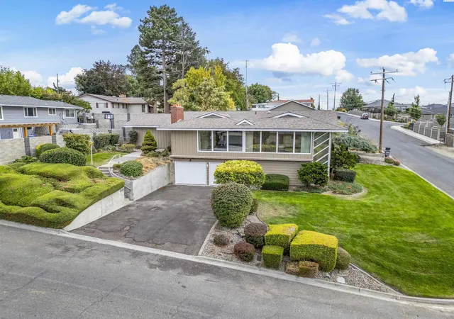 1st image of 1235 Cherry Ave, Sunnyside, WA 98944 | MLS# 287908