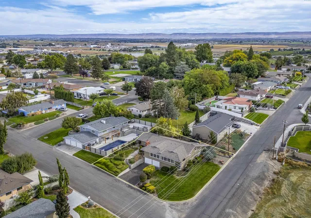 2nd image of 1235 Cherry Ave, Sunnyside, WA 98944 | MLS# 287908