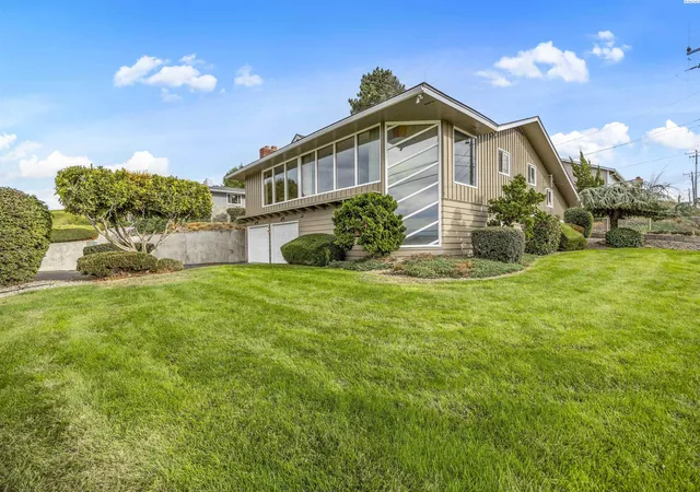 image of 1235 Cherry Ave, Sunnyside, WA 98944 | MLS# 287908