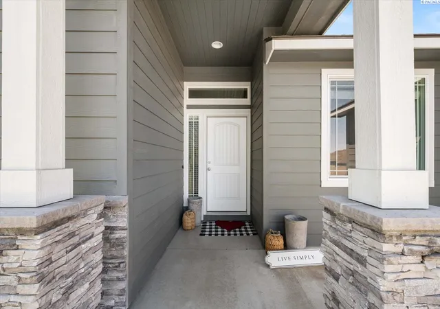 2nd image of 6923 W 33rd Pl, Kennewick, WA 99338 | MLS# 293411