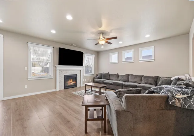 Photo 3 of Single family home for sale at 4020 Queen St, West Richland, WA 99353 | MLS# 295896 | Listing updated on 2026-09-16