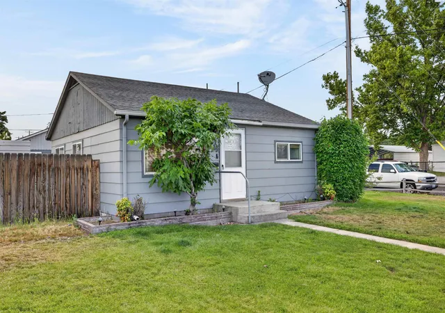 1st image of 715 Thayer Dr, Richland, WA 99352 | MLS# 293920