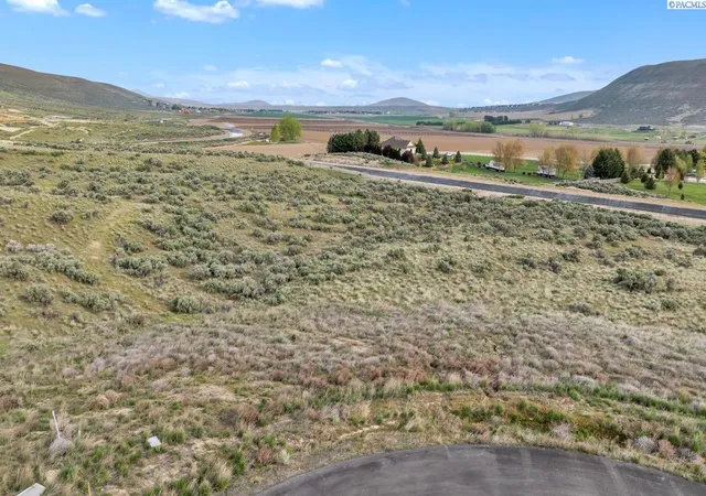 3rd image of 72305 Homestead Rd, Kennewick, WA 99338 | MLS# 291037