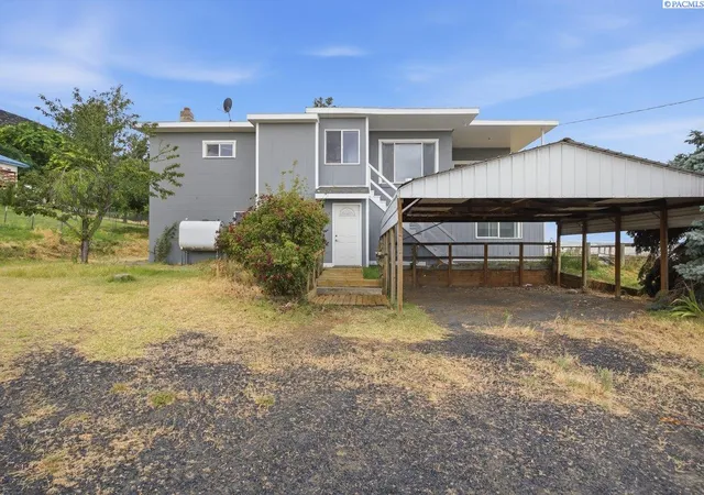 Homes for sale in Burbank, WA | 175 Hwy 730, Burbank, WA 99323 | MLS# 294243