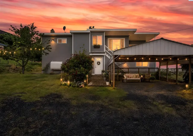 Homes for sale in Burbank, WA | 175 Hwy 730, Burbank, WA 99323 | MLS# 294243
