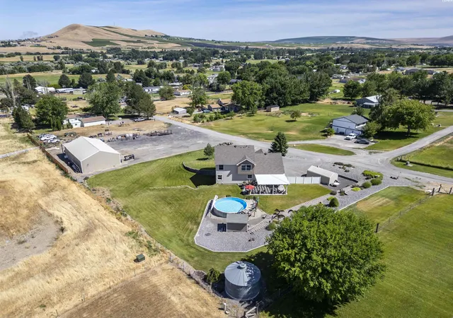 Homes for sale in Benton City, WA | 504 W Wagon Wheel Pr Nw, Benton City, WA 99320 | MLS# 294143