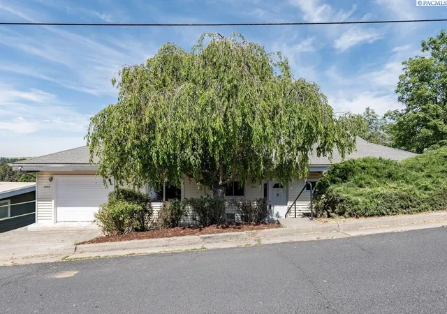 1st image of 1640 Ne Upper Dr, Pullman, WA 99163 | MLS# 294179