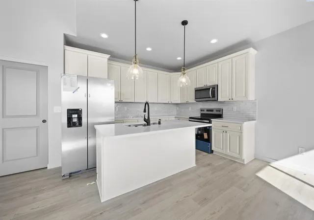 3rd image of 606 Eureka Ave, Pasco, WA 99301 | MLS# 291433