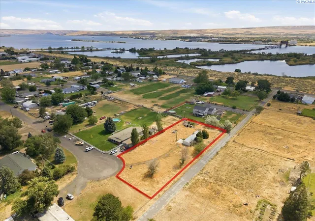 Homes for sale in Burbank, WA | 131 Off Pl, Burbank, WA 99323 | MLS# 293765