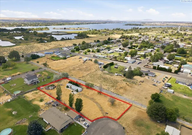 Homes for sale in Burbank, WA | 131 Off Pl, Burbank, WA 99323 | MLS# 293765