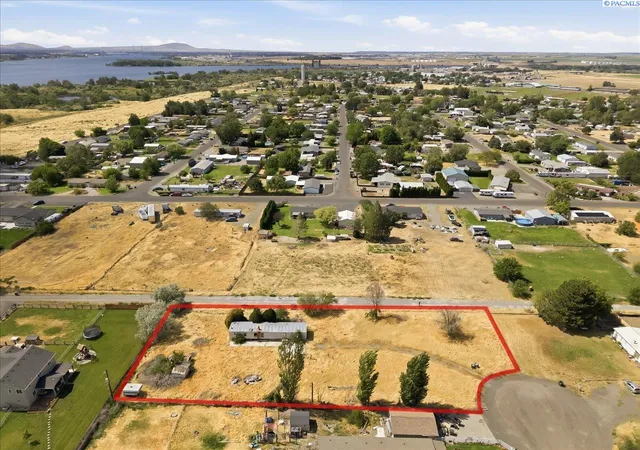 Homes for sale in Burbank, WA | 131 Off Pl, Burbank, WA 99323 | MLS# 293765