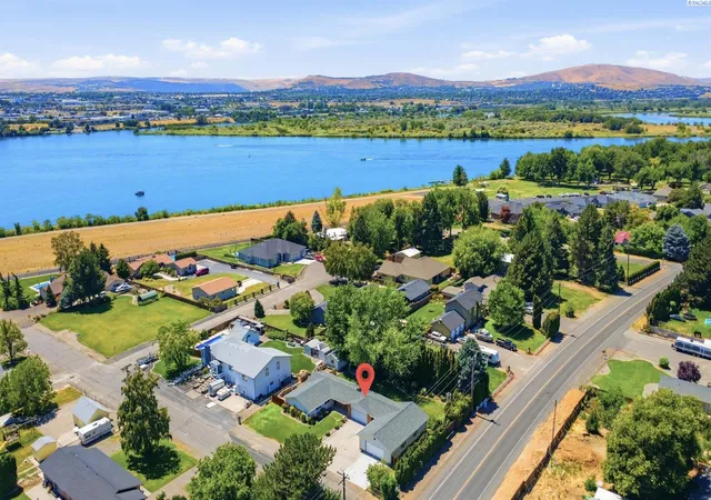 Homes for sale in Pasco, WA | 2220 Road 92, Pasco, WA 99301 | MLS# 294620