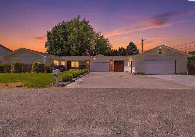 Homes for sale in Pasco, WA | 2220 Road 92, Pasco, WA 99301 | MLS# 294620