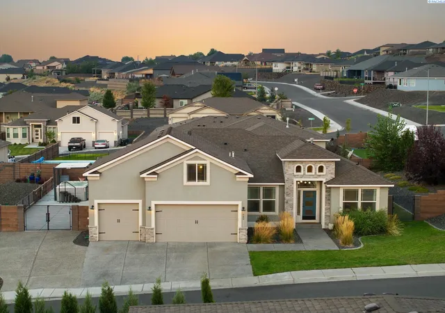 Photo 1 of Single family home for sale at 689 Titan Ave, West Richland, WA 99353 | MLS# 295473 | Listing updated on 2026-09-16