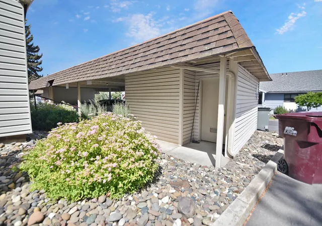 Homes for sale in Pullman, WA | 600 Sw Crestview, Pullman, WA 99163 | Houzeo