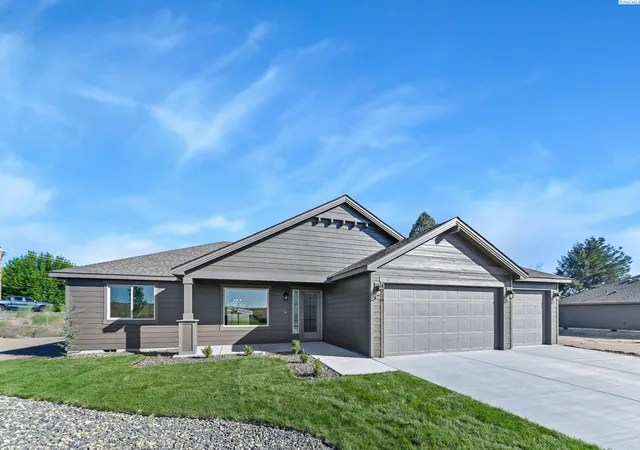Homes for sale in Pasco, WA | 4219 Road 104, Pasco, WA 99301 | MLS# 292905