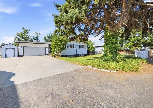 Photo 1 of Single family home for sale at 6518 W Yellowstone Ave, Kennewick, WA 99336 | MLS# 294679 | Listing updated on 2026-09-18
