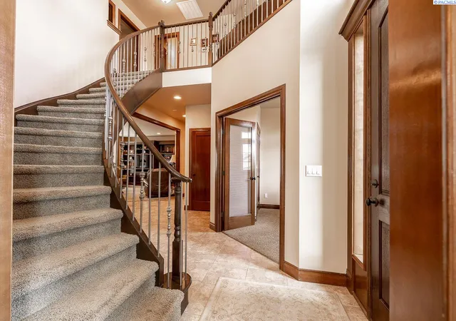 2nd image of 1633 Meadow Hills Dr, Richland, WA 99352 | MLS# 291812