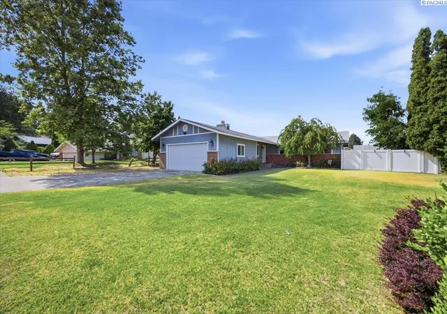 Homes for sale in Kennewick, WA | 910 W Park Hills Dr, Kennewick, WA 99337 | MLS# 294287