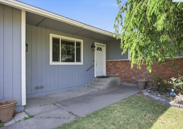 Homes for sale in Kennewick, WA | 910 W Park Hills Dr, Kennewick, WA 99337 | MLS# 294287
