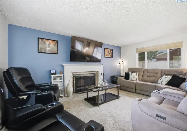 Homes for sale in Kennewick, WA | 910 W Park Hills Dr, Kennewick, WA 99337 | MLS# 294287