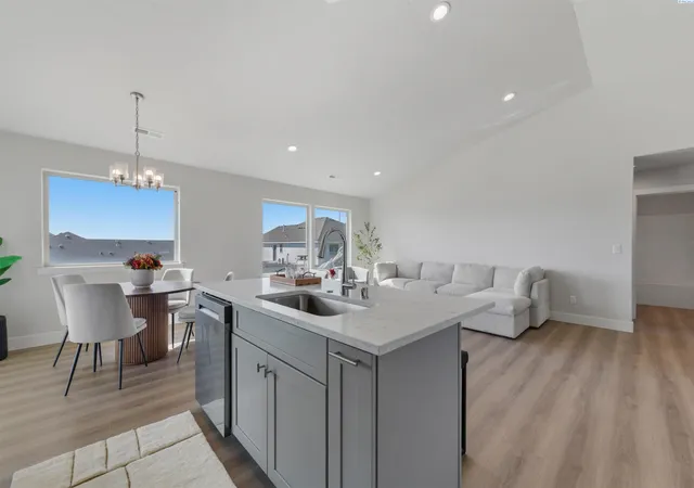 Photo 3 of Single family home for sale at 2946 S Osborne St, Kennewick, WA 99338 | MLS# 295651 | Listing updated on 2026-09-16