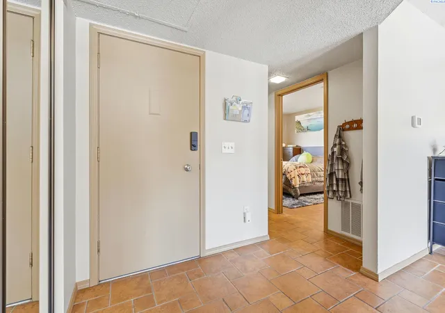image of 2401 W Canal Dr #8c, Kennewick, WA 99336 | MLS# 293969