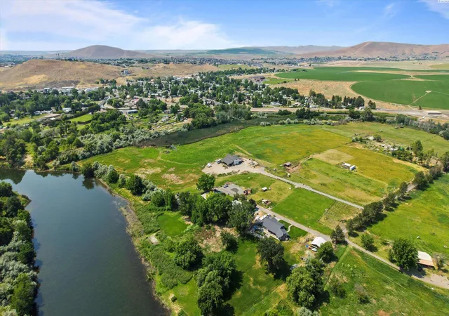 Homes for sale in West Richland, WA | 64209 E Grover Pr Ne, West Richland, WA 99353 | MLS# 290854