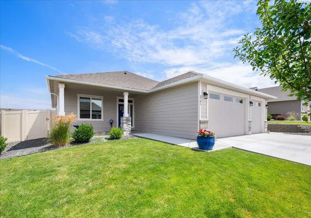 Homes for sale in Kennewick, WA | 3701 S Van Buren Pl, Kennewick, WA 99338 | MLS# 294479