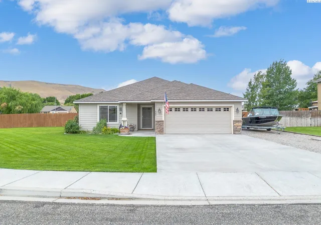 Homes for sale in Benton City, WA | 405 Capri Court, Benton City, WA 99320 | MLS# 294266